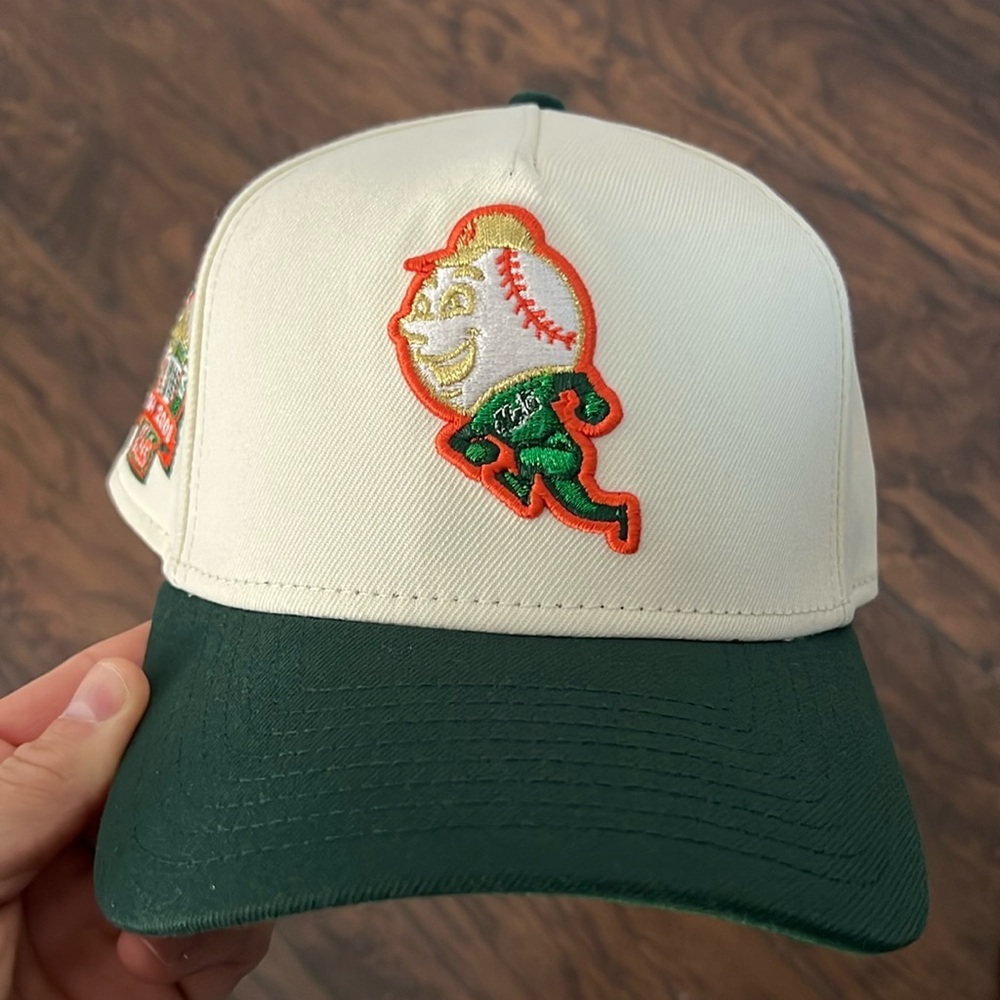 New York Mets x New Era FortyAFrame
Cream & Forrest Green - Mets Mascot
BNWOT
